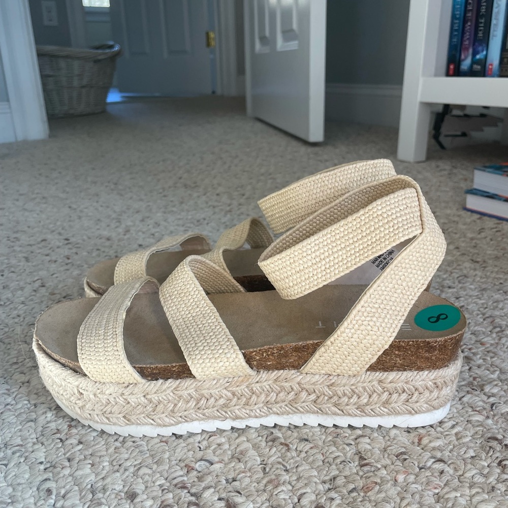 Platform sandals